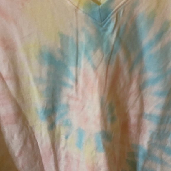 Spirit Jersey Women’s 2X long sleeve TShirt V Neck Tye Dye yellow Pink Blue NWOT - Picture 3 of 11